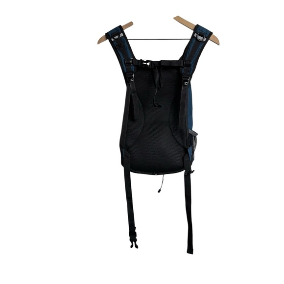 Canway Hydration Backpack Perfect for outdoor and hiking.  *Bladder NOT included - Picture 8 of 10